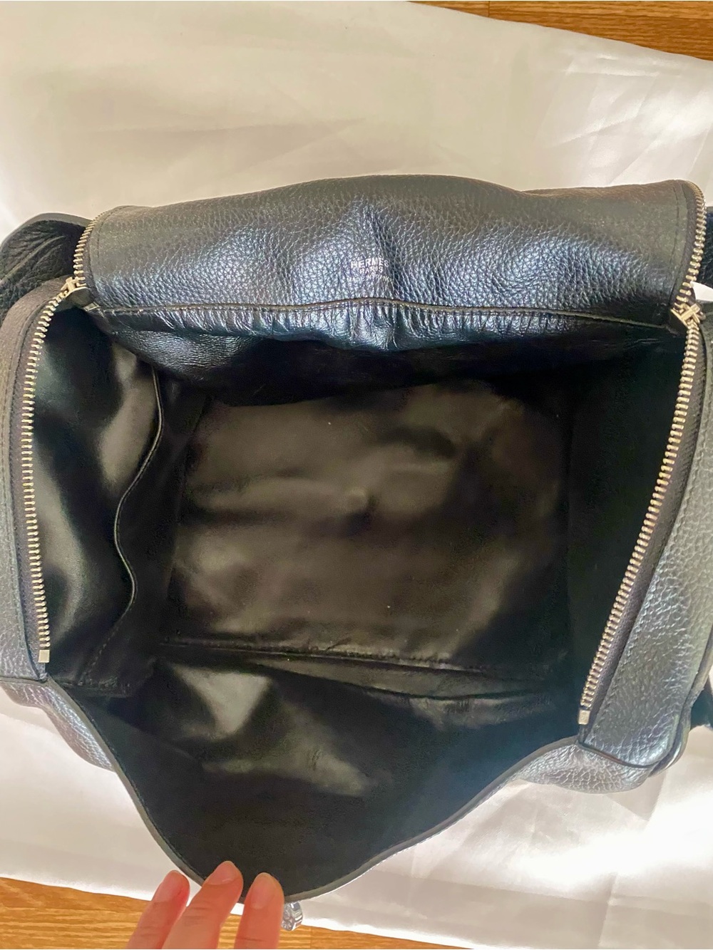 Black Leather Shoulder Lindy Bag - sliver metal accessories - Picture 4 of 7